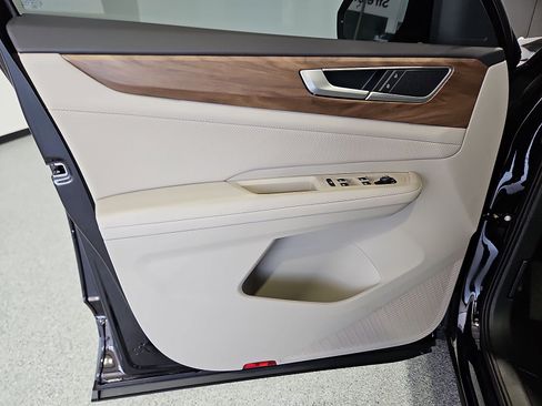 New 2026 Volkswagen Atlas SE FWD image 16