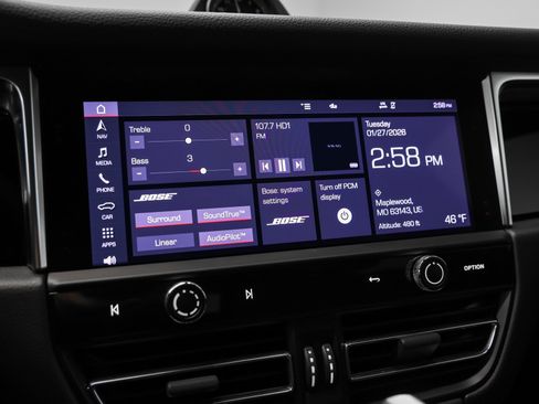 Certified 2024 Porsche Macan image 33