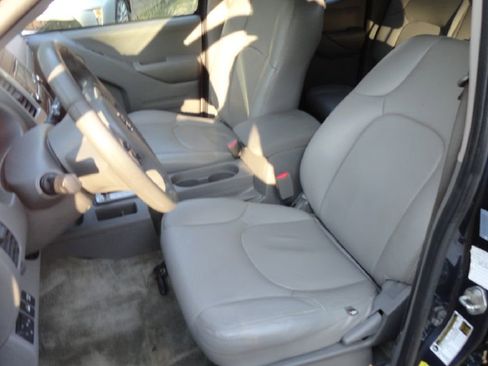 Used 2018 Nissan Frontier SV image 13