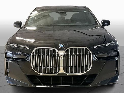 Used 2025 BMW 740i image 3