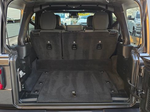 Used 2025 Jeep Wrangler Unlimited Sahara w/ Safety Group image 12