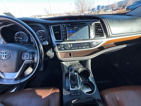 Used 2017 Toyota Highlander Limited image 26