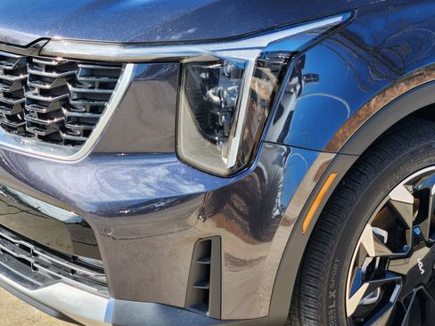 Certified 2025 Kia Sorento EX FWD image 15