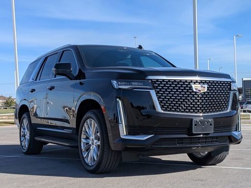 Used 2024 Cadillac Escalade Premium Luxury image 3