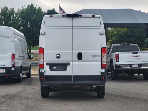 Used 2025 RAM ProMaster 2500 w/ Convenience Group FWD image 3