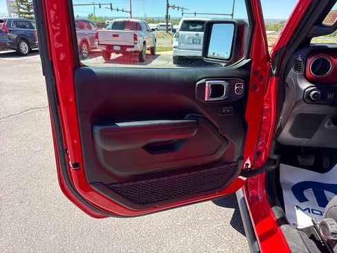 Used 2023 Jeep Wrangler Unlimited Rubicon AWD/4WD image 12