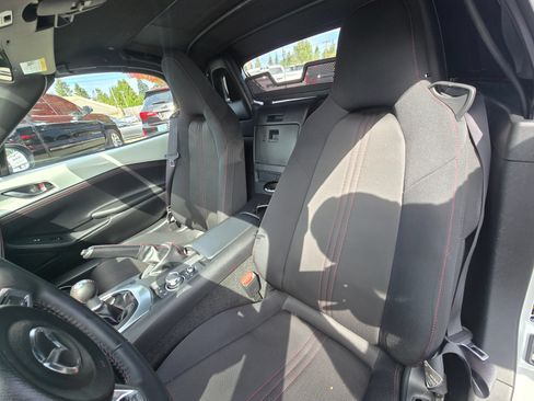 Used 2016 MAZDA MX-5 Miata Club RWD image 17