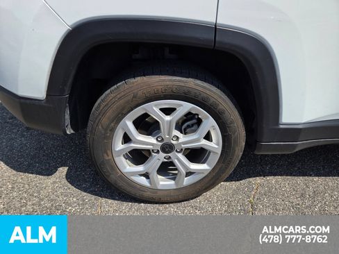 Used 2025 Jeep Compass Latitude AWD/4WD image 27