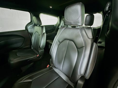 Used 2026 Chrysler Pacifica Select FWD image 22