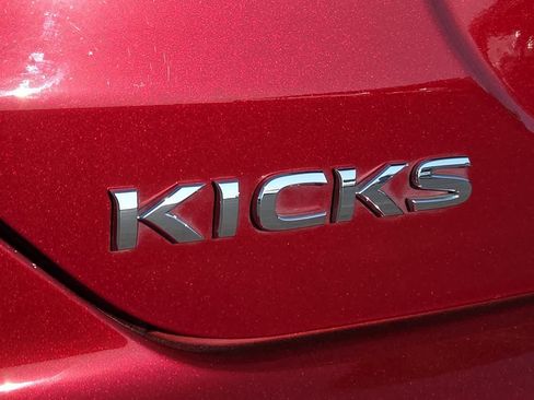 Used 2023 Nissan Kicks SR w/ SR Premium Package FWD image 11