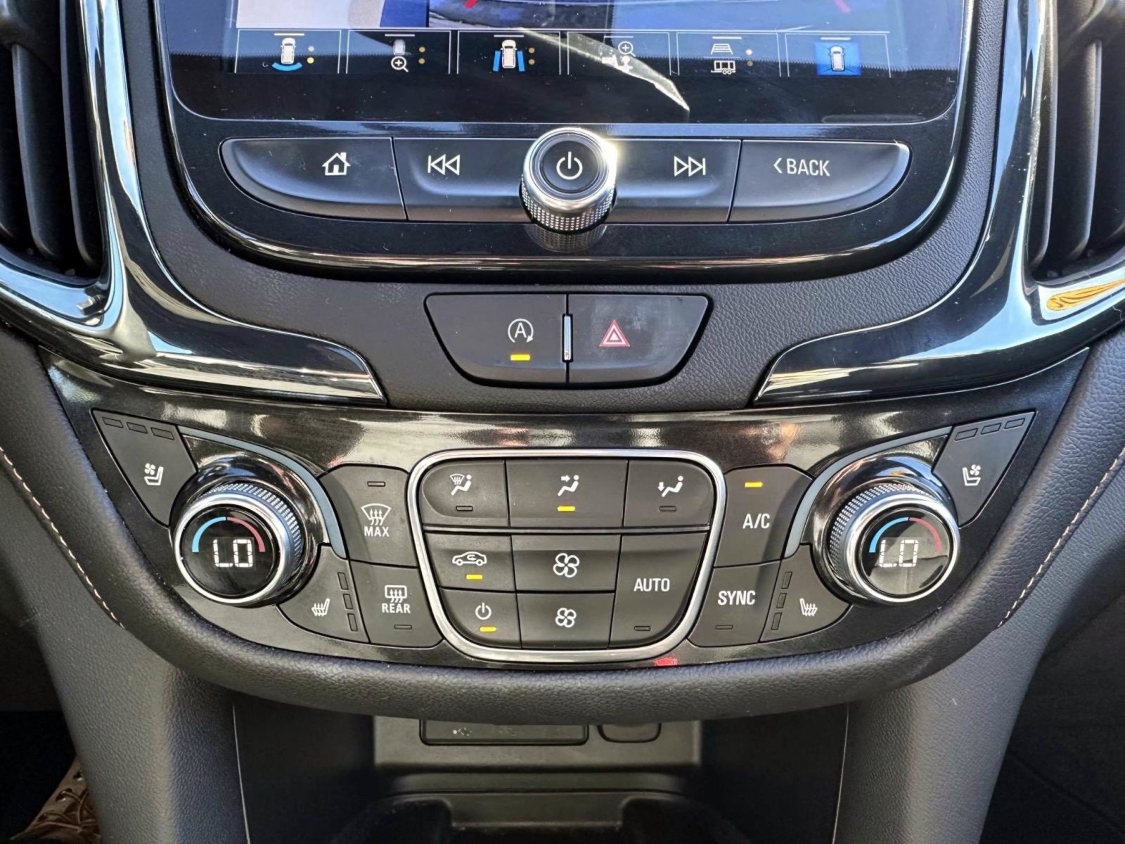 Used 2024 Chevrolet Equinox Premier AWD/4WD image 25