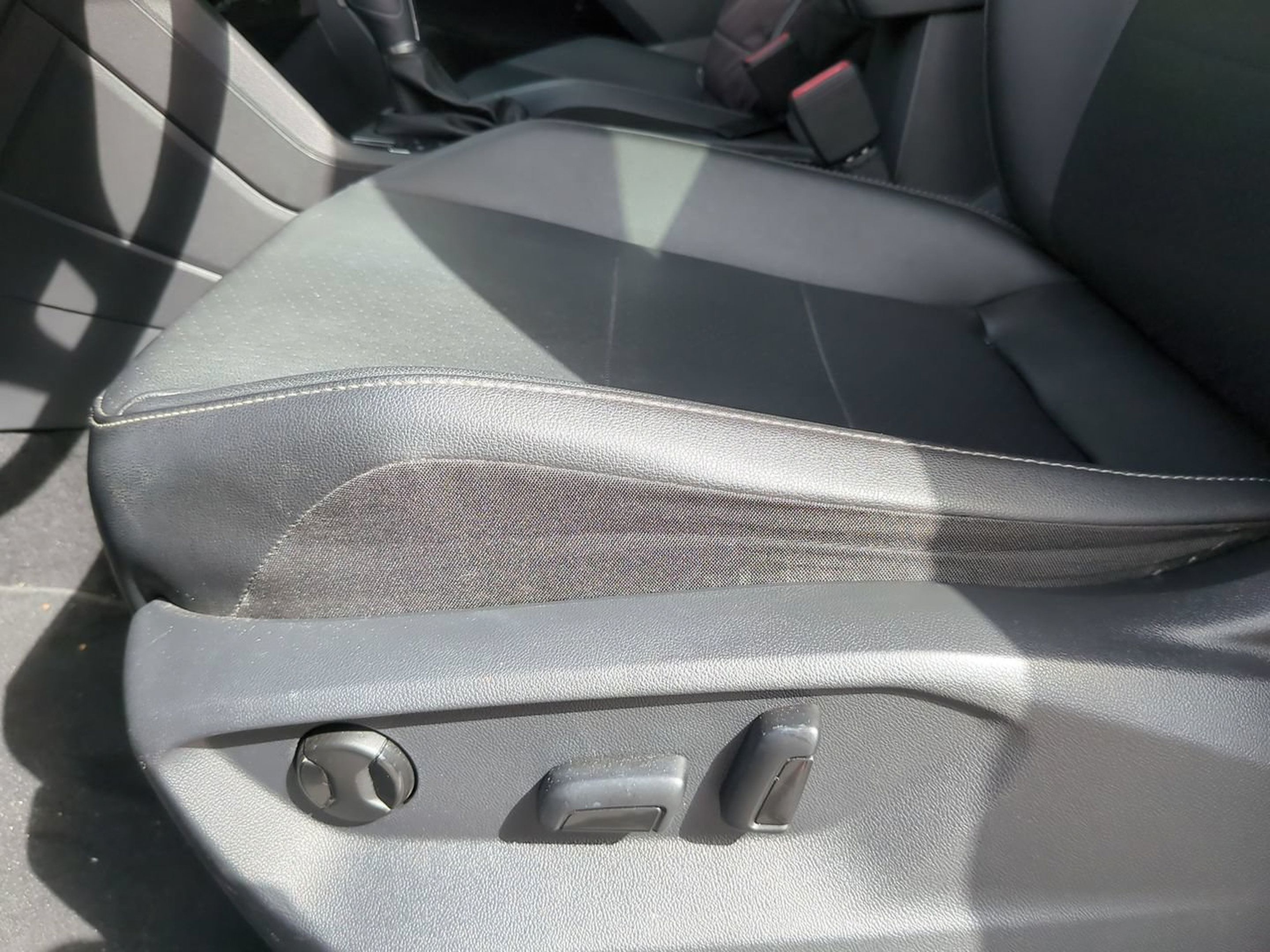Used 2019 Volkswagen Tiguan SE w/ Panoramic Sunroof Package FWD image 15