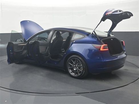 Used 2023 Tesla Model 3 Standard Range image 37