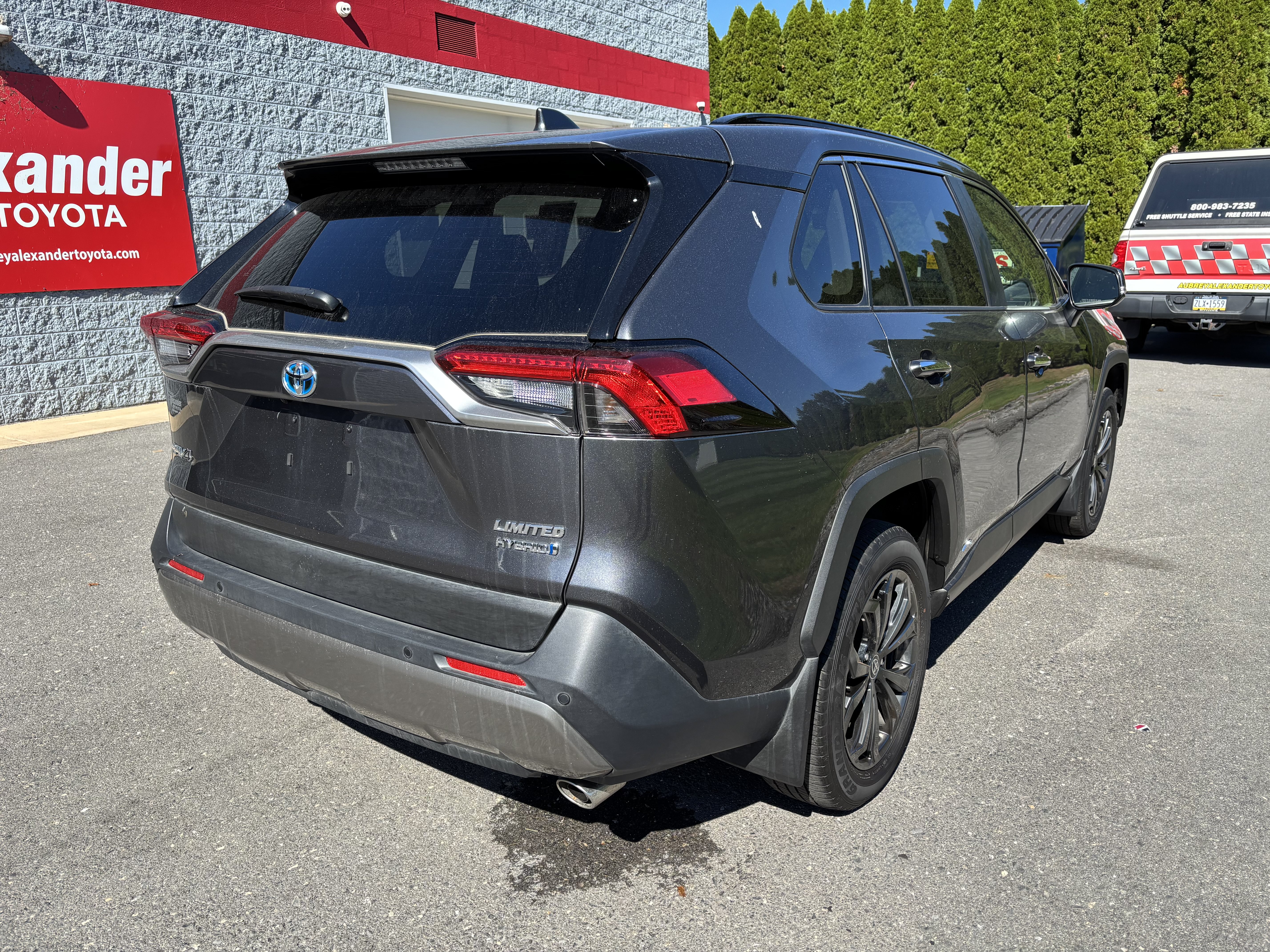 Used 2024 Toyota RAV4 Limited w/ Advanced Technology Package AWD/4WD image 3