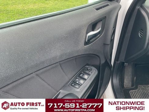Used 2019 Dodge Charger SXT w/ Blacktop Package AWD/4WD image 5