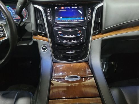 Used 2017 Cadillac Escalade Premium Luxury image 26