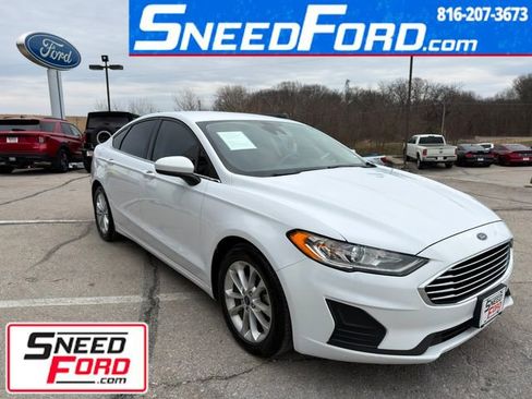 Used 2019 Ford Fusion SE image 1