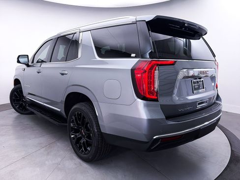 Used 2023 GMC Yukon SLT w/ SLT Premium Package AWD/4WD image 2