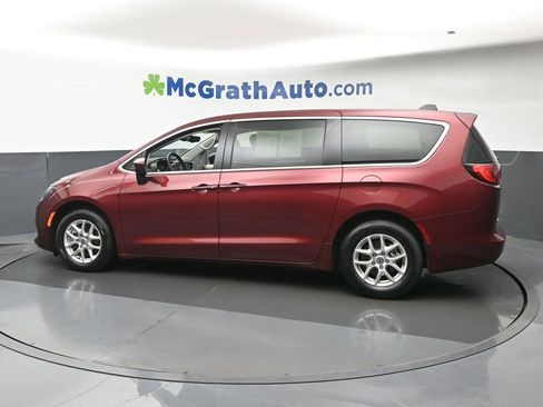 Used 2023 Chrysler Voyager LX FWD image 24