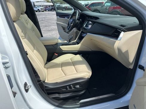 Used 2018 Cadillac XT5 Luxury AWD/4WD image 12