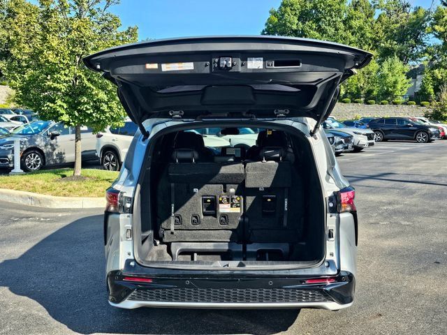 Used 2024 Toyota Sienna XSE w/ XSE Premium Package FWD image 11