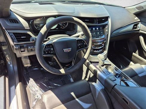 Used 2018 Cadillac CTS V w/ Luxury Package RWD image 9