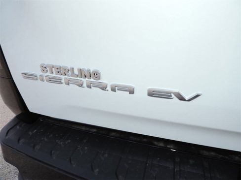 New 2025 GMC Sierra EV Denali image 8