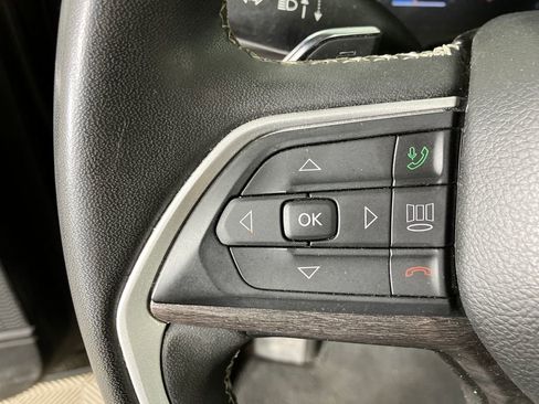 Used 2023 Jeep Grand Cherokee L Limited w/ Black Appearance Package image 17