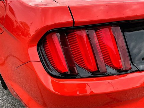 Used 2015 Ford Mustang Coupe RWD image 21