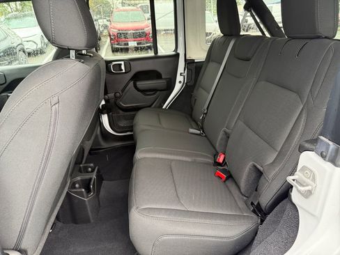 Used 2022 Jeep Wrangler Unlimited Sport image 18
