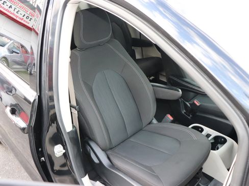 Used 2023 Chrysler Voyager LX image 16