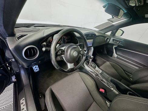 Used 2017 Toyota 86 RWD image 9