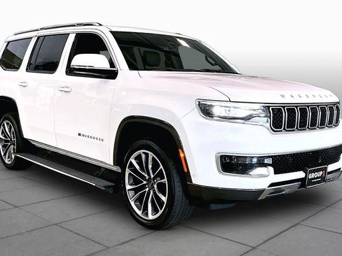 Used 2022 Jeep Wagoneer Series III w/ Premium Group I AWD/4WD image 3