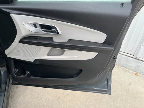 Used 2017 Chevrolet Equinox LS FWD image 16
