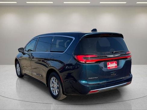 New 2025 Chrysler Pacifica Select image 2