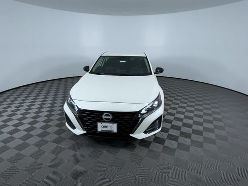 Certified 2025 Nissan Altima 2.5 SR AWD/4WD image 3