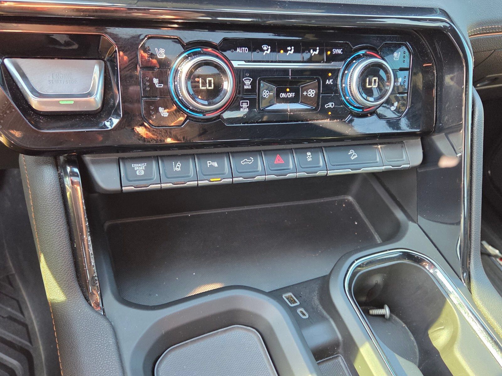 Used 2024 GMC Sierra 2500 AT4 w/ AT4 Premium Plus Package AWD/4WD image 21