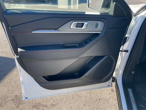 Used 2026 Ford Explorer ST-Line w/ ST-Line Street Pack image 12