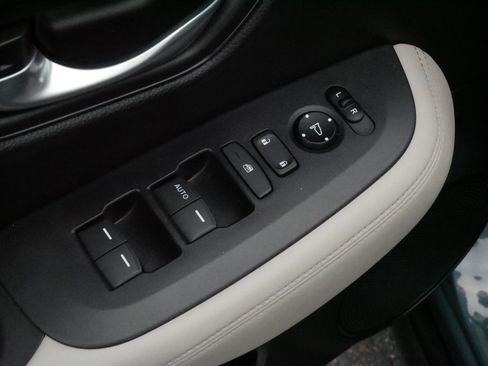 Used 2023 Honda HR-V LX image 19
