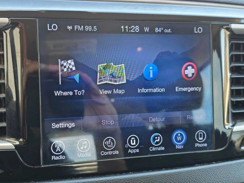 Used 2017 Chrysler Pacifica Touring-L FWD image 25