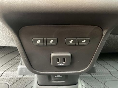 Used 2024 Chevrolet Equinox Premier FWD image 13
