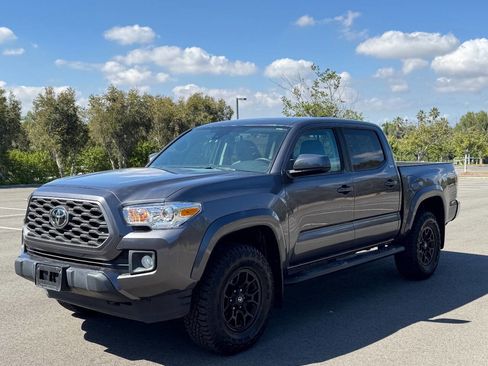 Used 2020 Toyota Tacoma SR5 RWD image 3