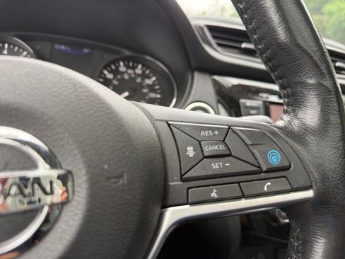 Used 2018 Nissan Rogue SL w/ Premium Package AWD/4WD image 16