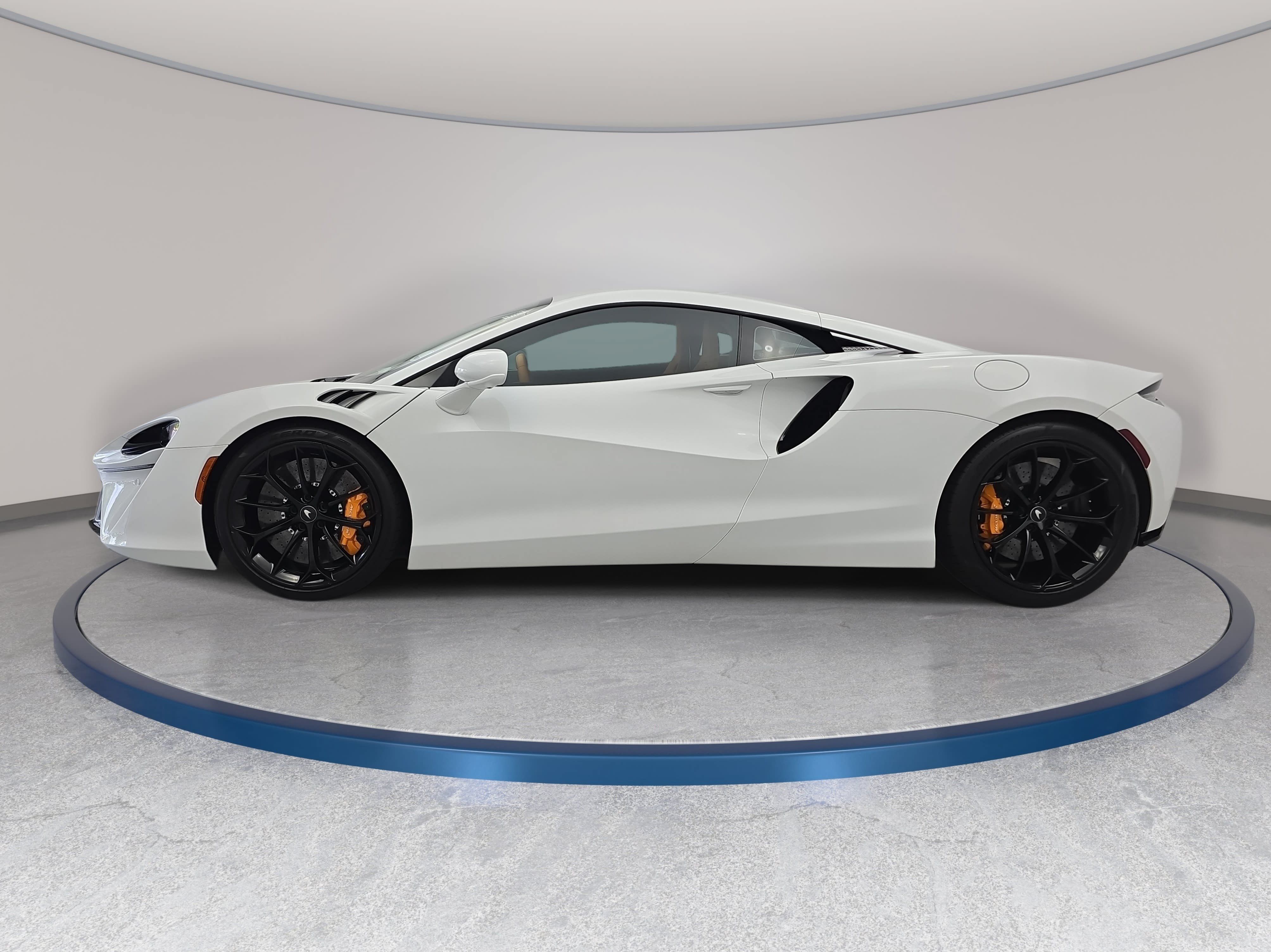 Used 2023 McLaren Artura RWD image 8