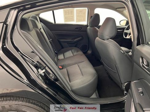 Used 2025 Nissan Altima 2.5 SV FWD image 37