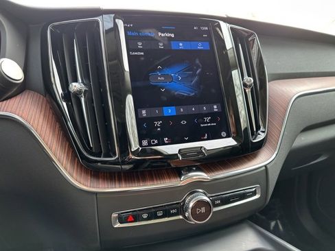 Certified 2023 Volvo XC60 B5 Plus image 20
