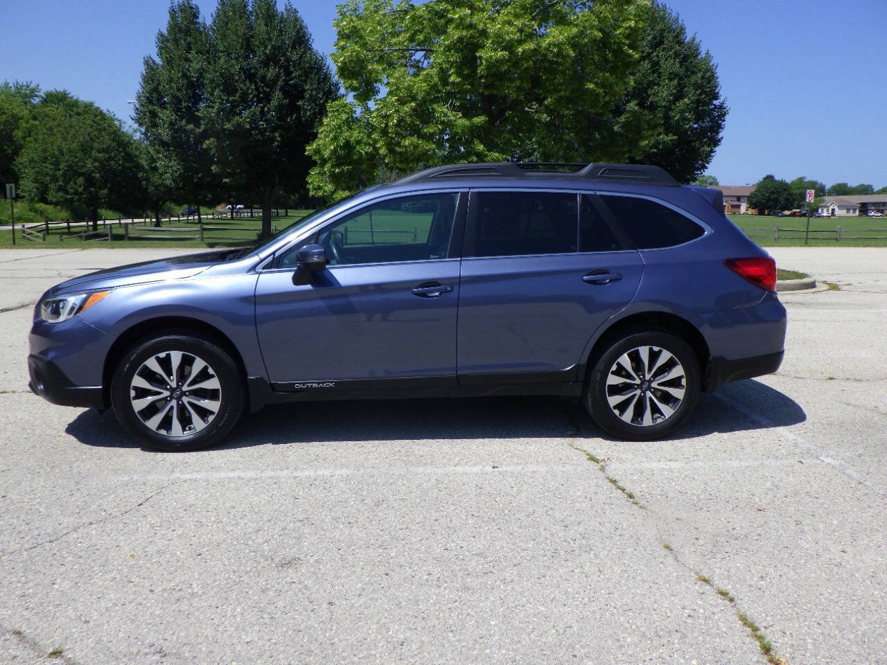 Used 2017 Subaru Outback 3.6R Limited AWD/4WD image 4