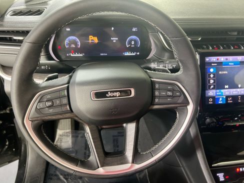 Used 2023 Jeep Grand Cherokee L Limited image 11