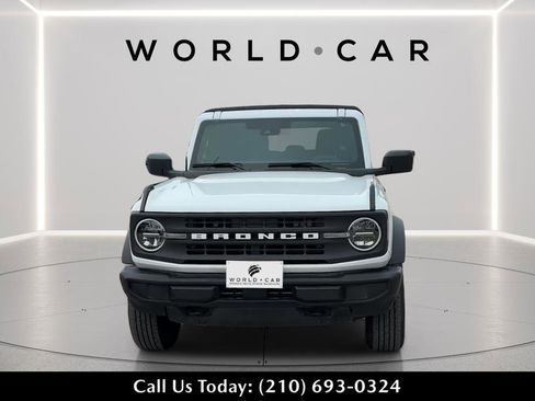 Used 2025 Ford Bronco 4-Door AWD/4WD image 2
