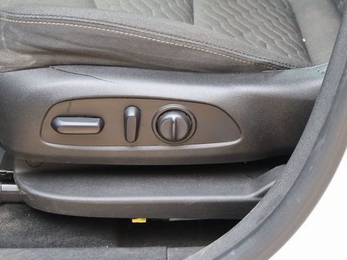 Used 2018 Chevrolet Equinox LT image 25